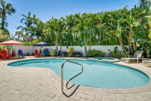 Oversized 3 Bedroom Home with Pool Spa Elevator — 4-Star Luxury Hotel in Holmes Beach, United States