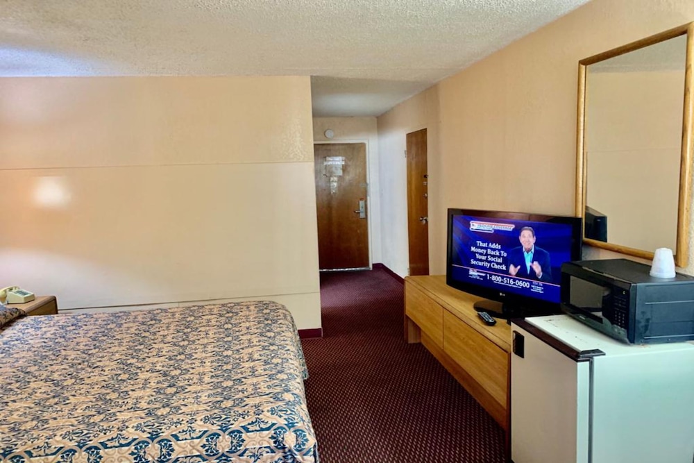 Red Carpet Inn & Suites Lima - photo 15