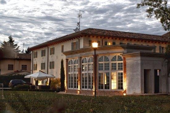 Agriturismo Villa Trovatore — 4-Star Luxury Hotel in Cervignano Del Friuli, Italy