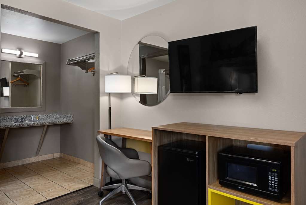 Days Inn by Wyndham Lakewood South Tacoma - photo 22
