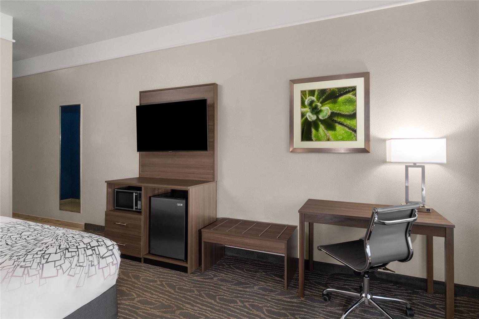 La Quinta Inn & Suites by Wyndham Gallup - photo 36