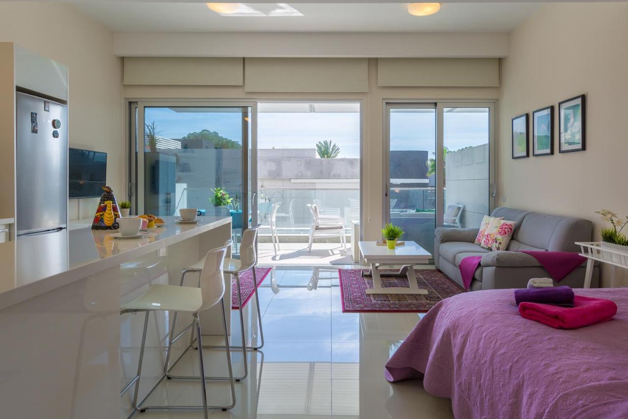 Carmencita Studio B14 with Pool