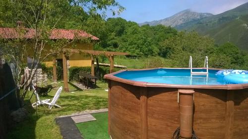 La Nozal Piscina Barbacoa Jardin — Llanes
