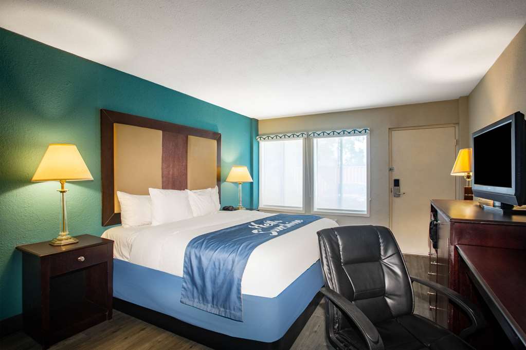 Days Inn by Wyndham Mobile I 65 - photo 12