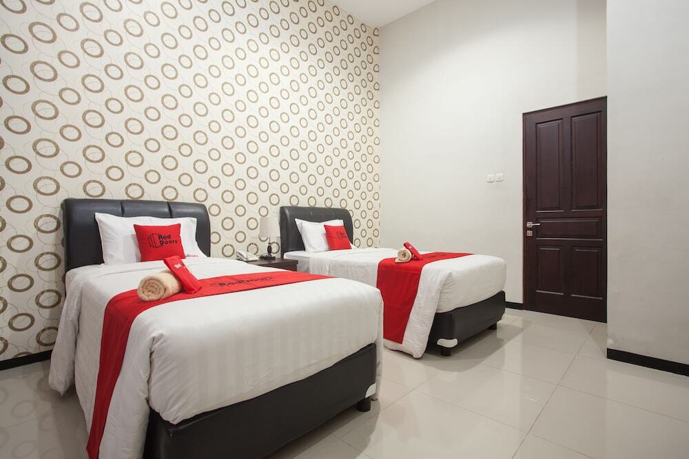 RedDoorz near Taman Rekreasi Sengkaling in Malang, Indonesia