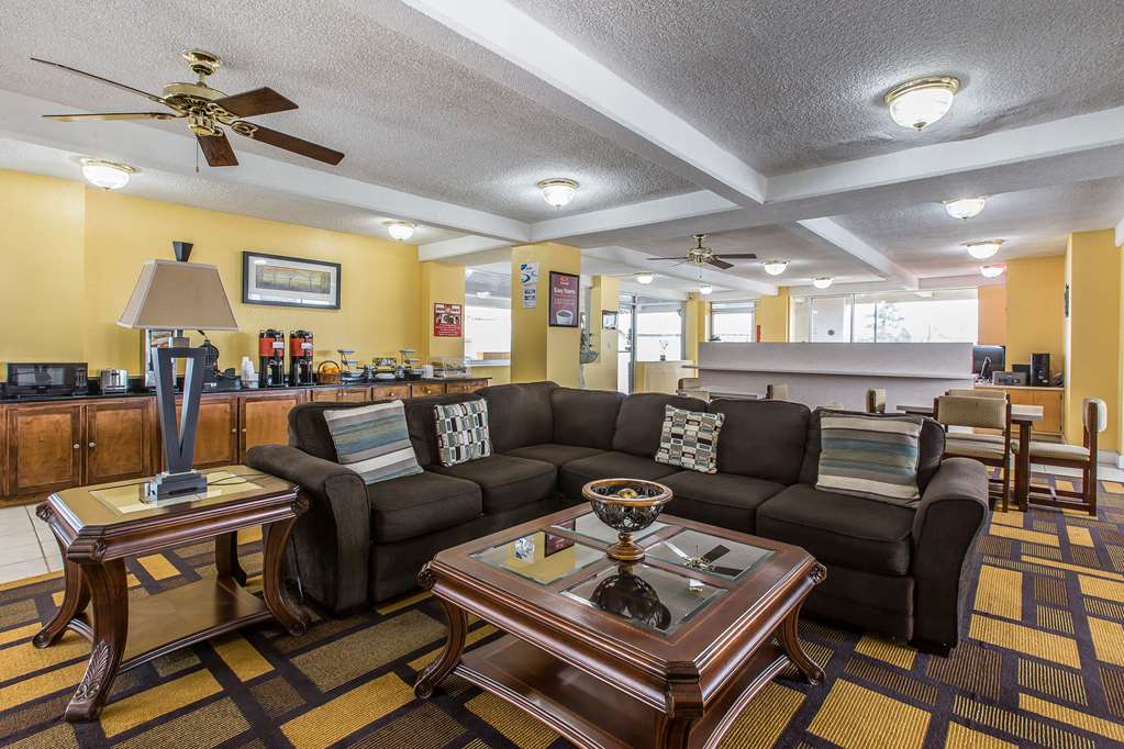 Econo Lodge Byron - photo 3