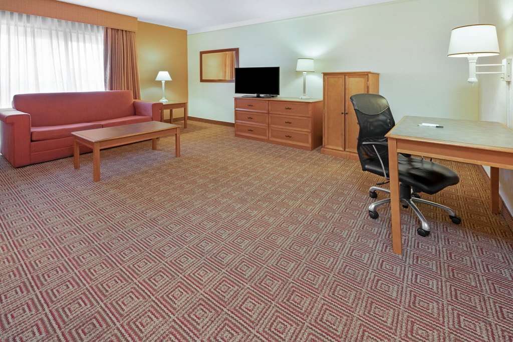 La Quinta Inn & Suites by Wyndham Salt Lake City Layton - photo 23