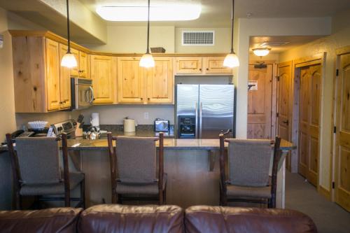Stay in Comfort while Enjoying Valley Views — 4-Star Luxury Hotel in Bridgeport, United States
