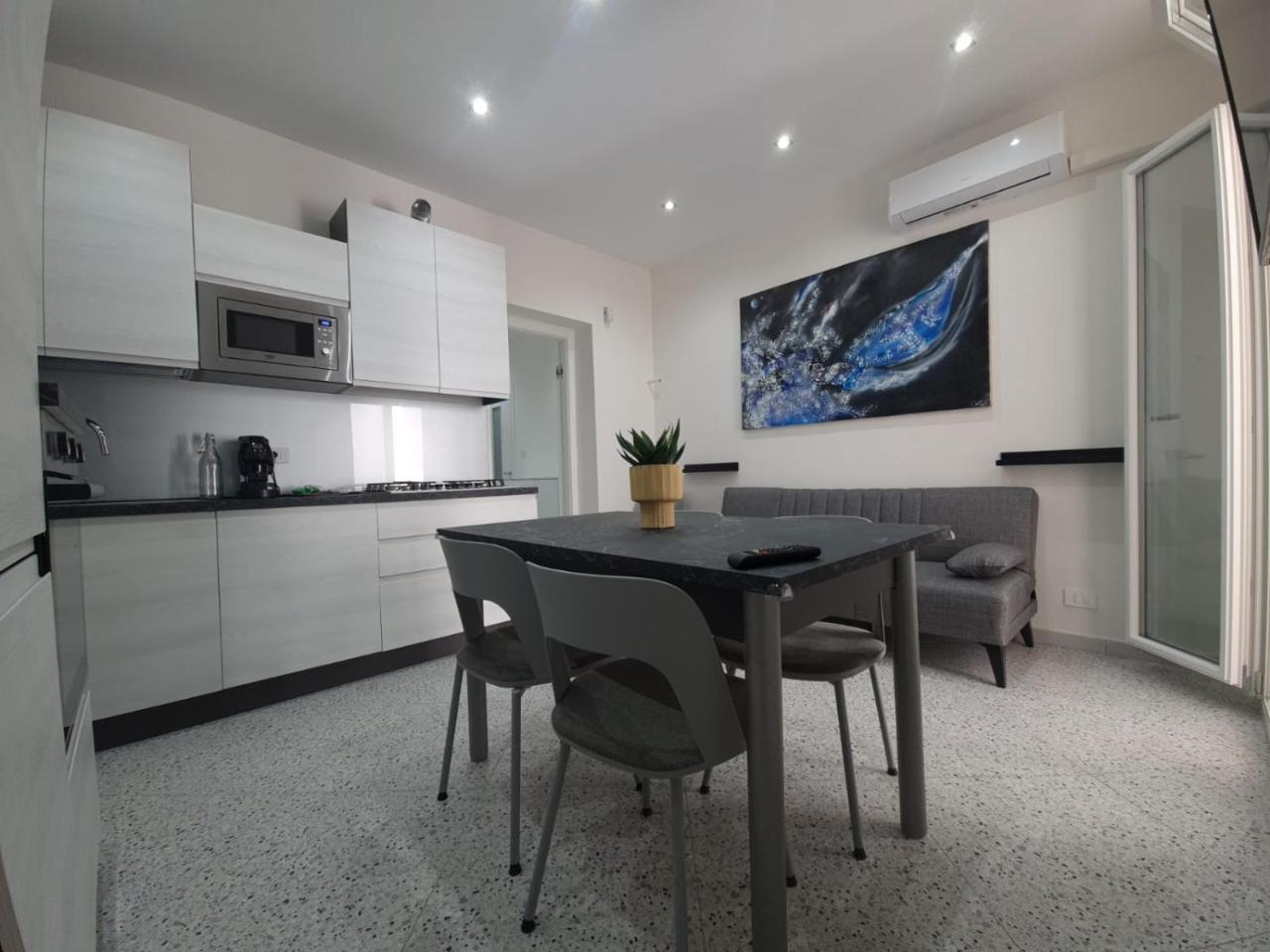 Private House 14 Palermo — 4-Star Luxury Hotel in Palermo, Italy