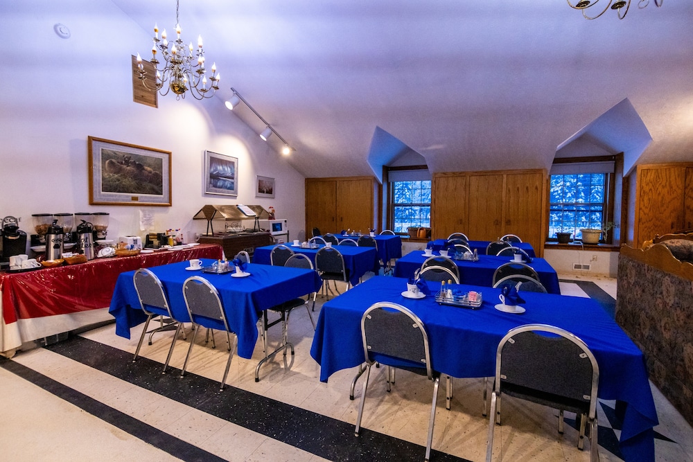 7 Gables Inn & Suites - photo 50