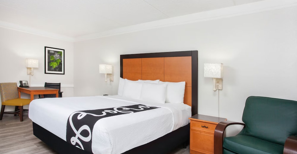 Baymont by Wyndham Fort Myers Central - photo 5