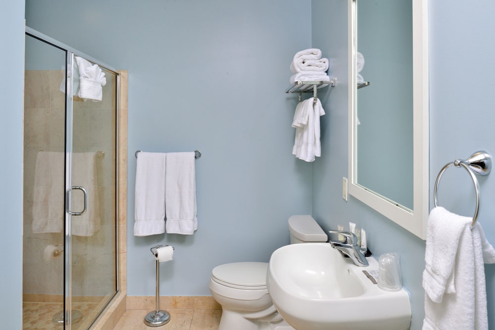 Grand Eastonian Hotel & Suites - photo 39