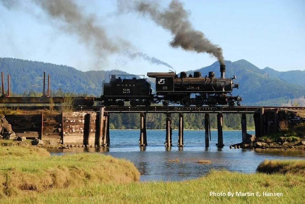 Garibaldi Inn at the Bay - photo 46