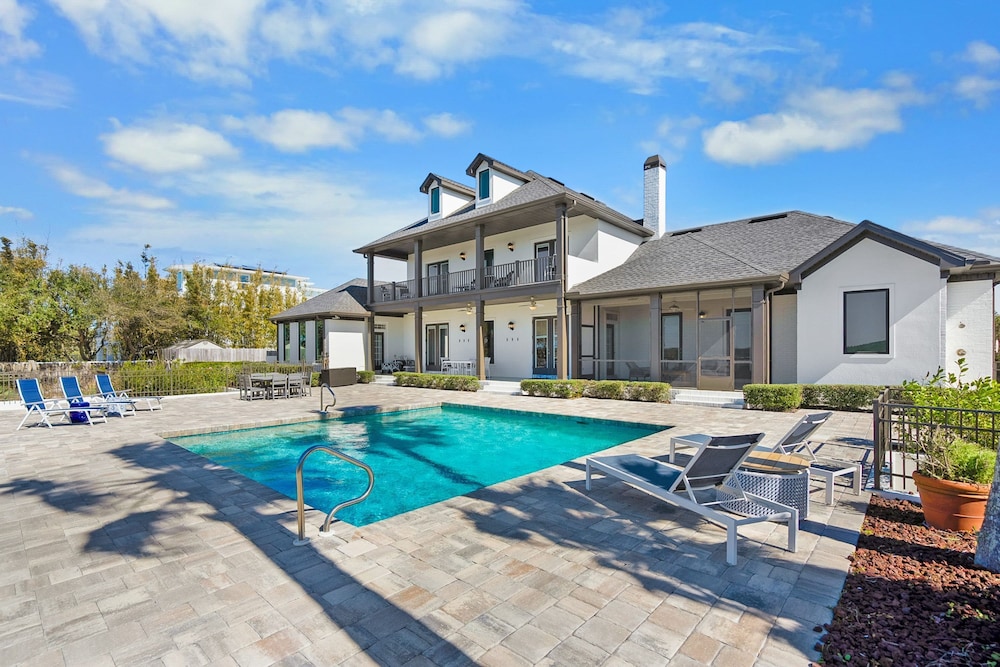 Waterfront Vacation Home with Heated Pool Dock and Beach Nearby — 4-Star Luxury Hotel in Saint Augustine, United States