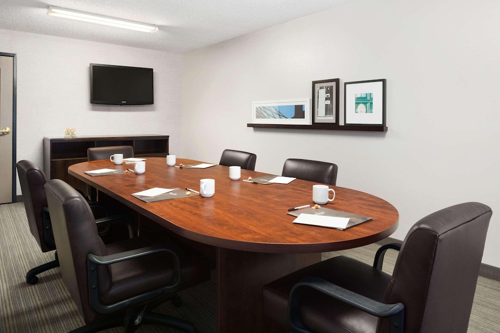 Country Inn & Suites by Radisson Columbus Airport OH - photo 15