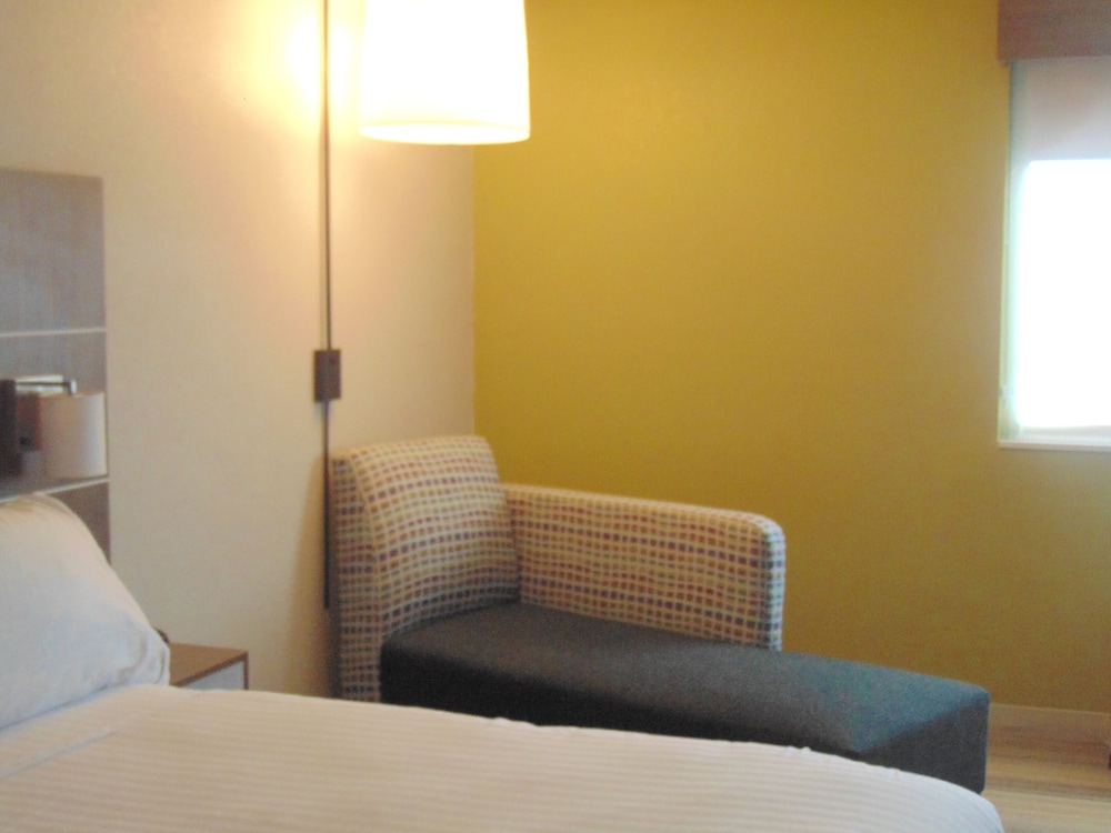 Holiday Inn Express & Suites Wapakoneta by IHG - photo 27