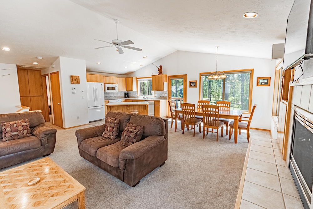 Warbler Lane 15 in Bend, United States