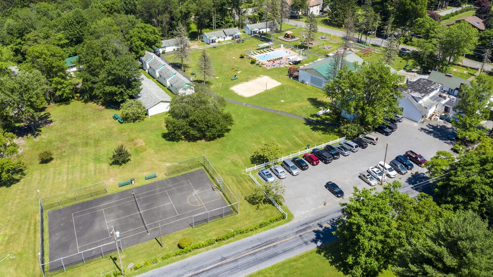 Chestnut Grove Resort - carbon neutral hotel in Mount Pocono