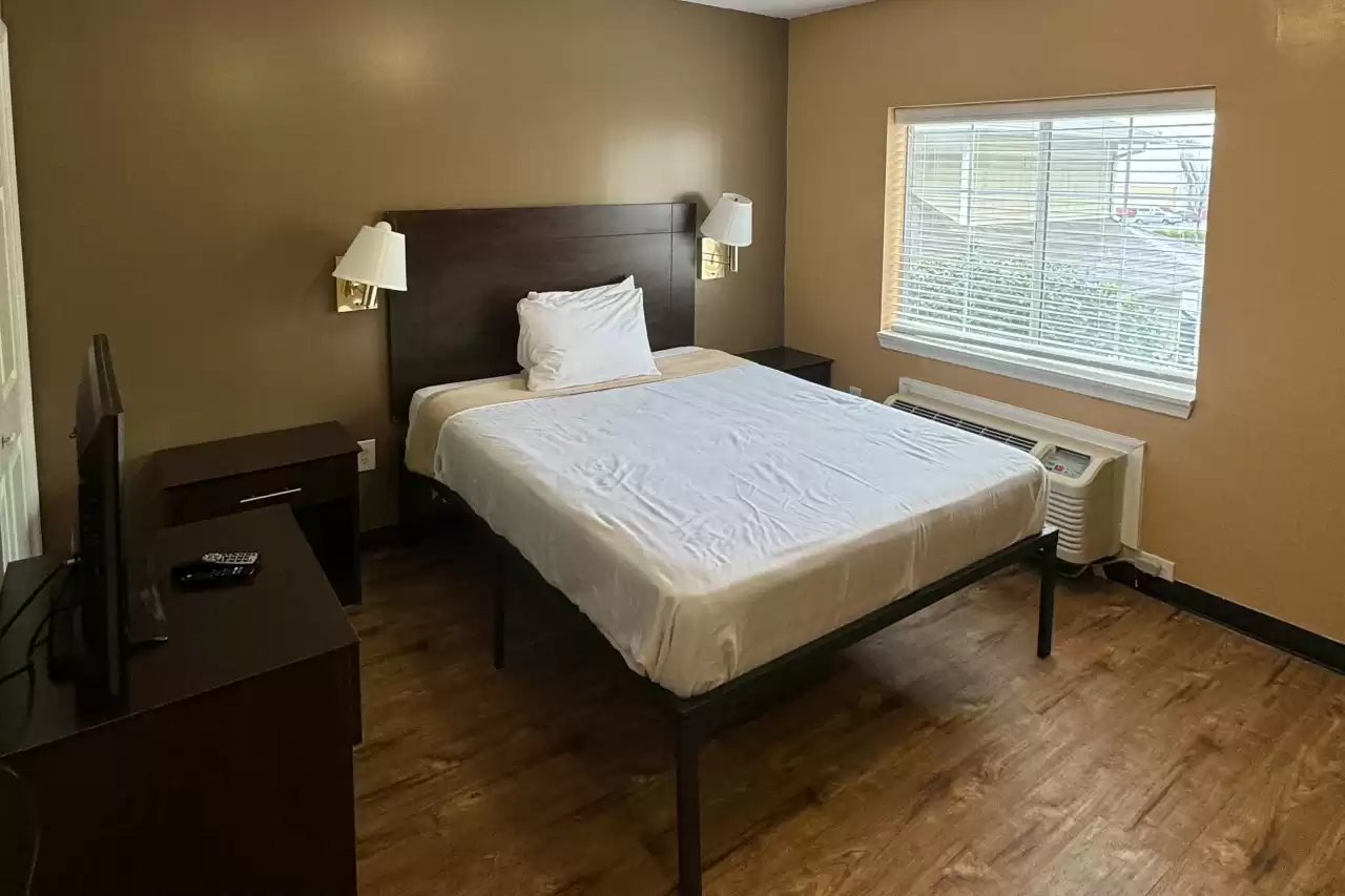 Suburban Studios near University of North Carolina Charlotte - photo 18