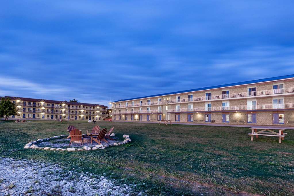 Days Inn & Suites by Wyndham St. Ignace Lakefront - featured photo