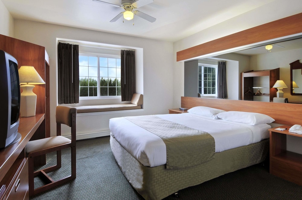 Microtel Inn & Suites by Wyndham Eagle River Anchorage Area - photo 7