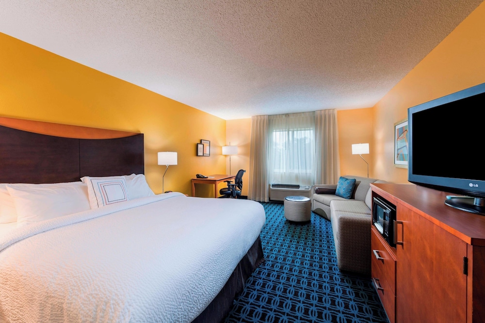Fairfield Inn & Suites by Marriott St Petersburg Clearwater - photo 11