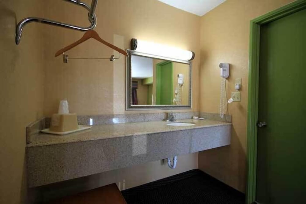 Holiday Terrace Motel - photo 32