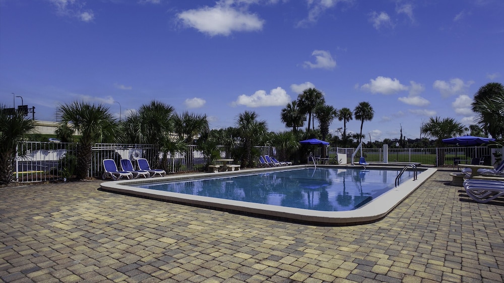 Days Inn by Wyndham Orlando Downtown - photo 44