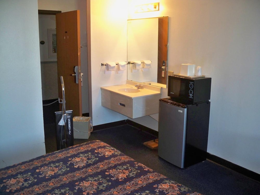 Economy Inn Wentzville - photo 14