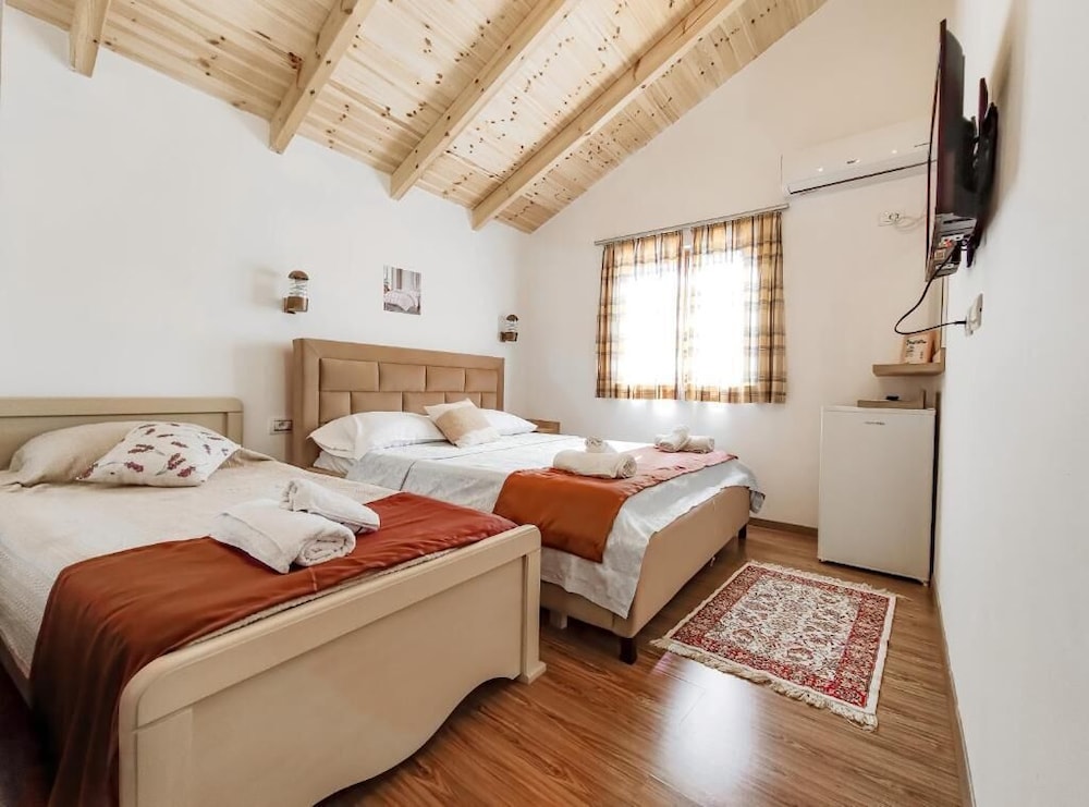 Vila Sofia Gllava Resort - carbon neutral hotel in Memaliaj