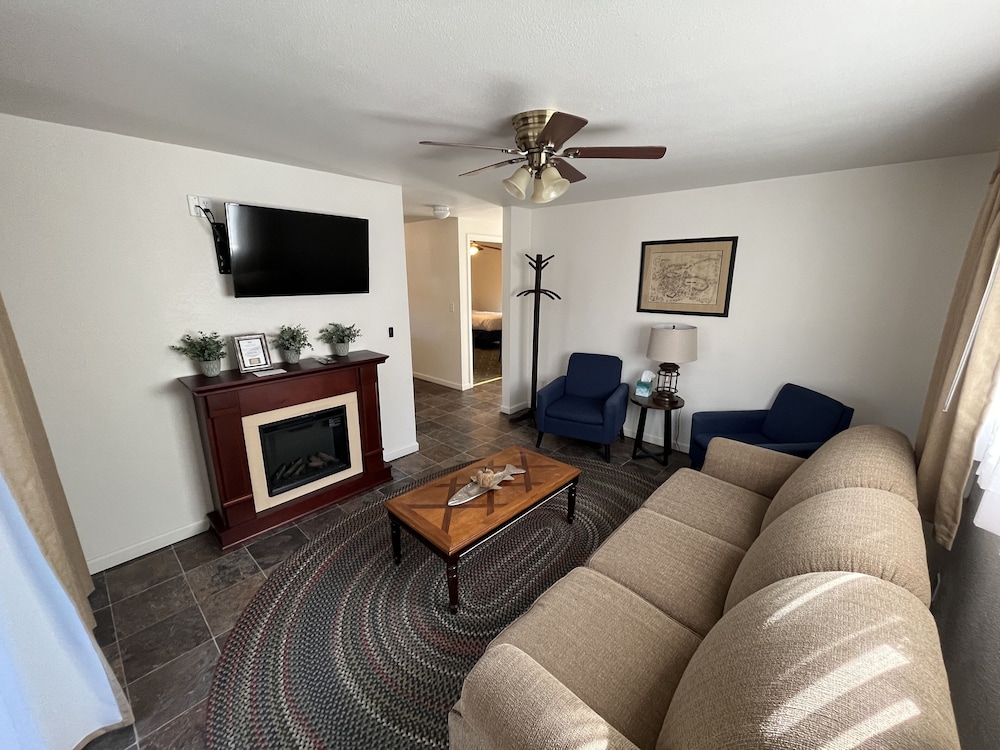 June Lake Villager - photo 81