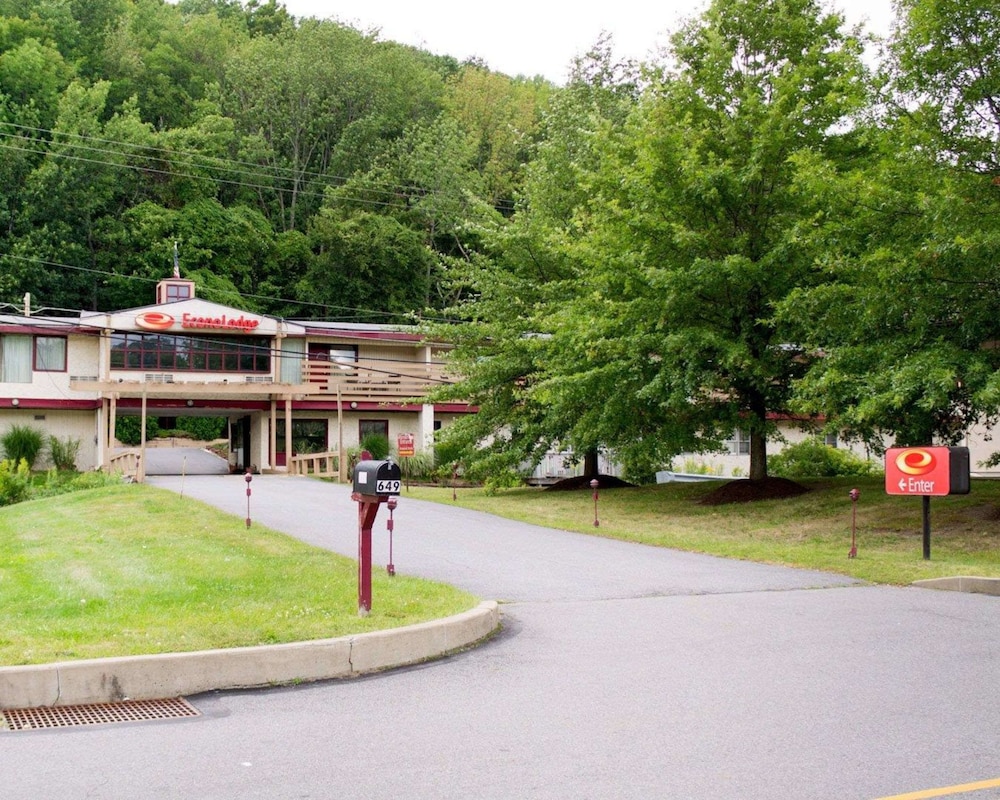 Econo Lodge Clarks Summit Scranton - carbon neutral hotel in Clarks Summit