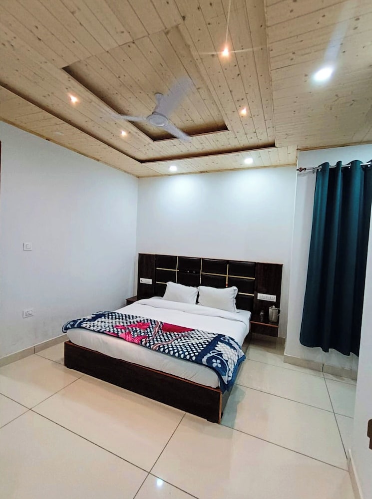 Hotel Dalhousie Hills Dalhousie in Dalhousie, India