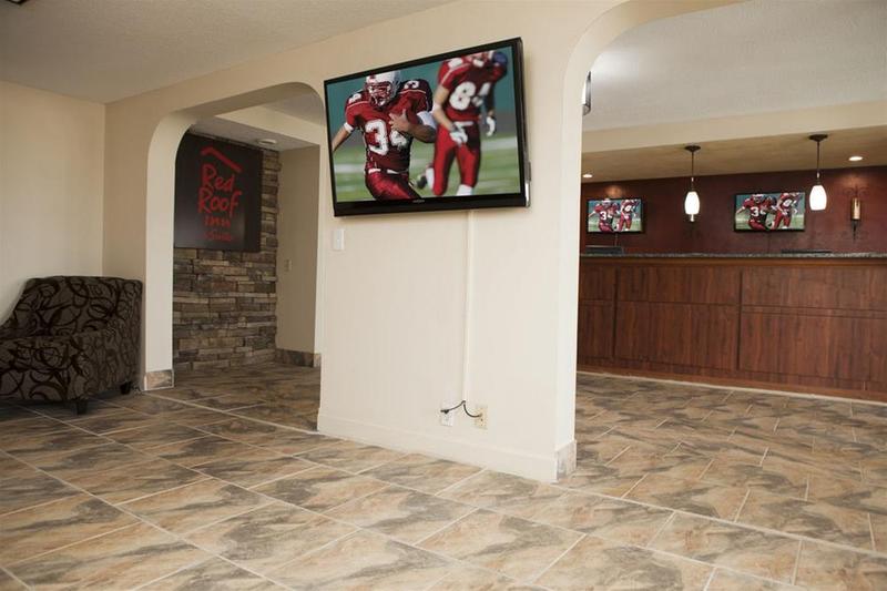 Red Roof Inn & Suites Jackson TN - photo 8