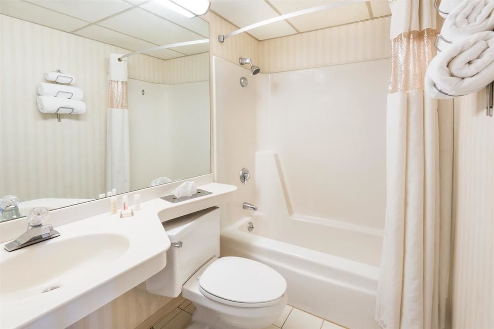 Howard Johnson Hotel Milford New Haven - photo 10