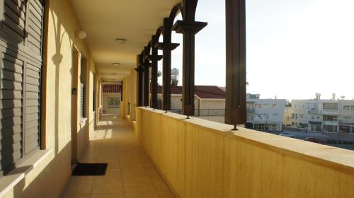 Seaside Modern Flat with Pool Queens Gardens 211