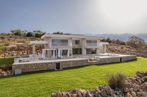 Jk's 4 - carbon neutral hotel in Unknown City