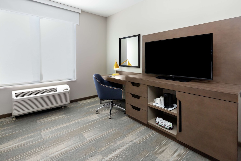 Hampton Inn & Suites San Diego Airport Liberty Station - photo 9