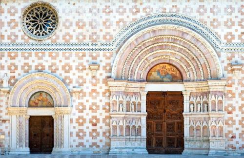 Casa Titti Affitti Brevi Italia — 4-Star Luxury Hotel in L'aquila, Italy