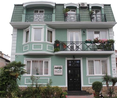 Hotel Elegant Garden - last minute hotel in Batumi