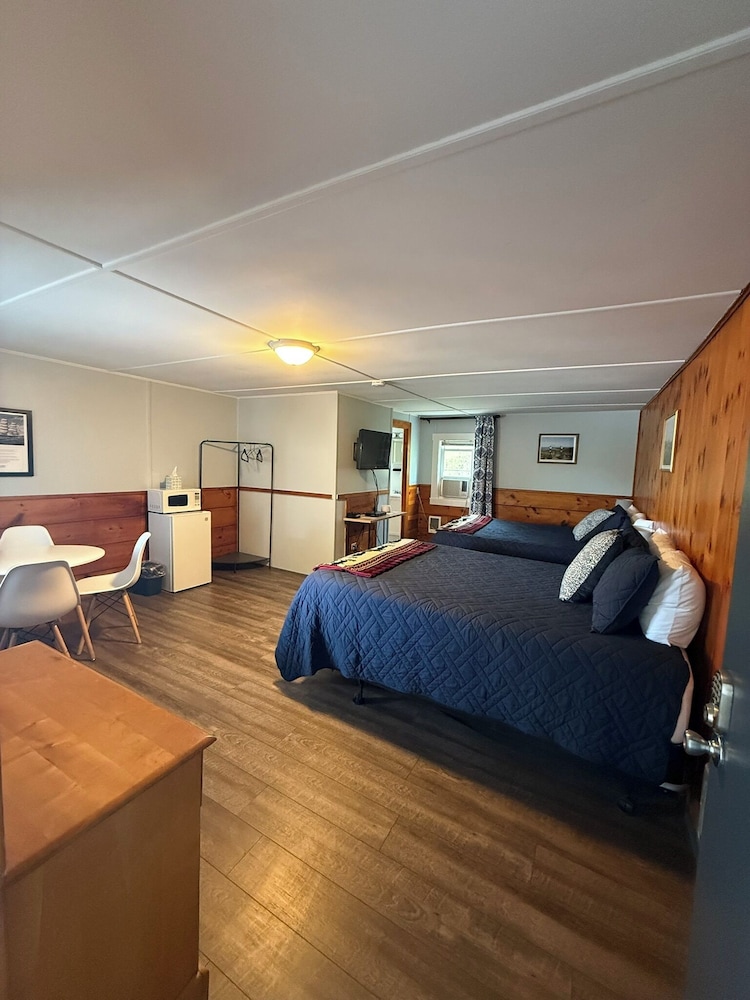 The Yardarm Motel - photo 16