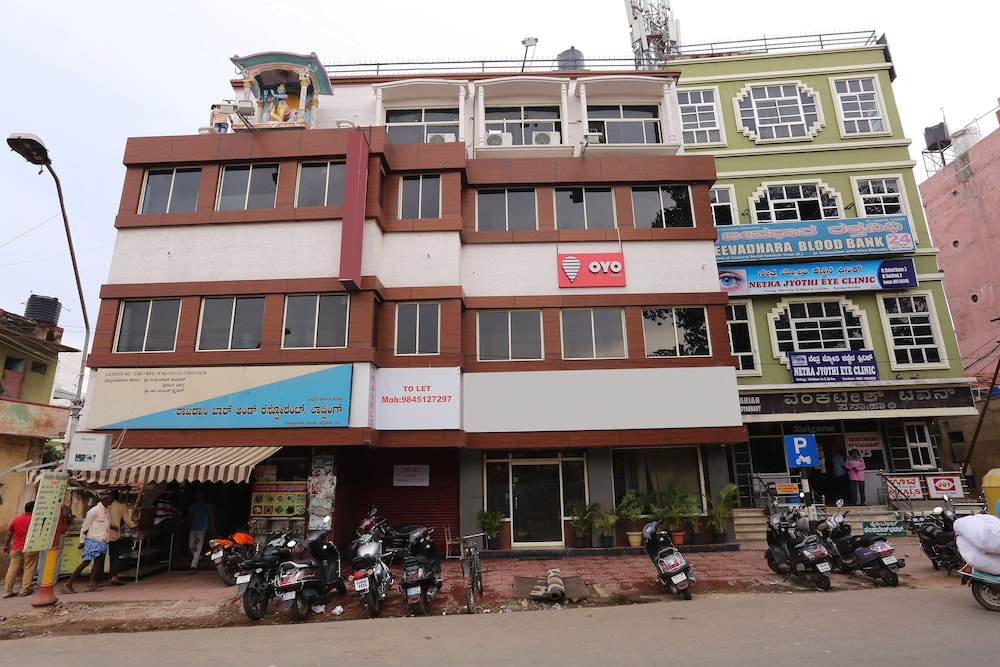 OYO 5586 Prakash Palace - last minute hotel in Mysore