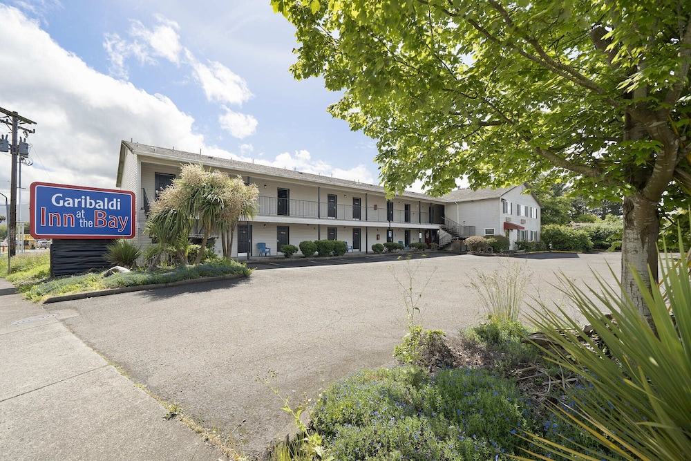 Garibaldi Inn at the Bay - photo 42
