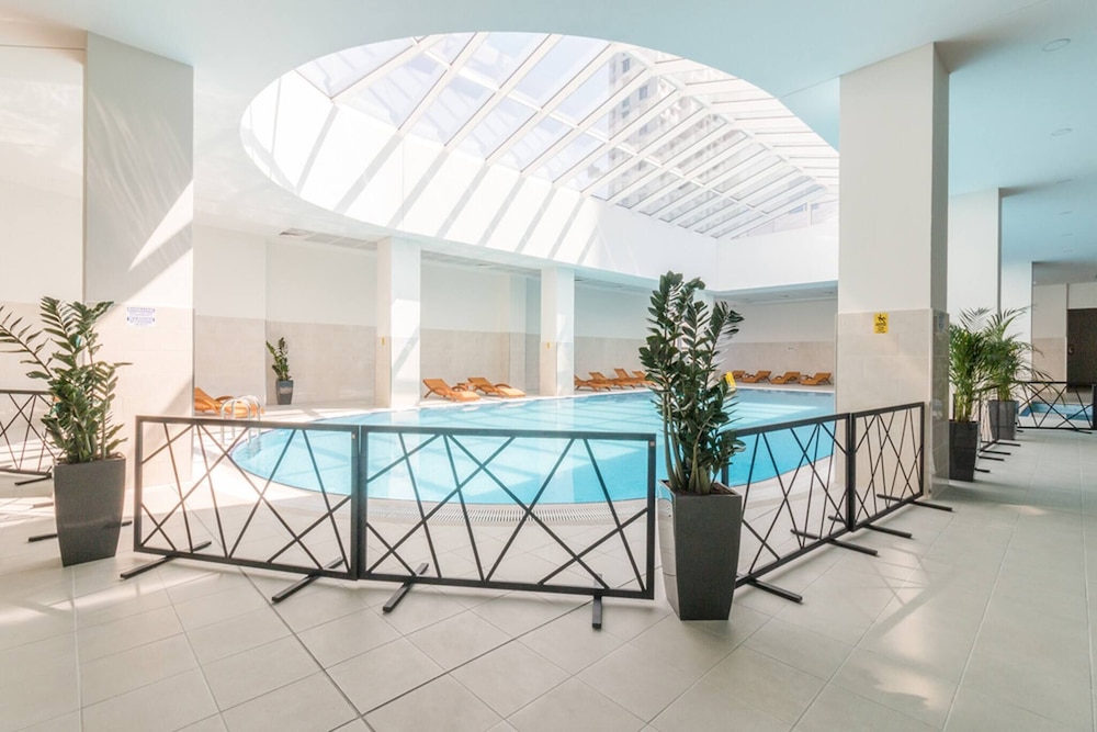 33rd Floor Twin Apartments & 7th Floor Apartment In Cevahir Sky City Complex With Pool Spa Fitness and Parking Included In Price — 4-Star Luxury Hotel in Skopje, Republic of Macedonia