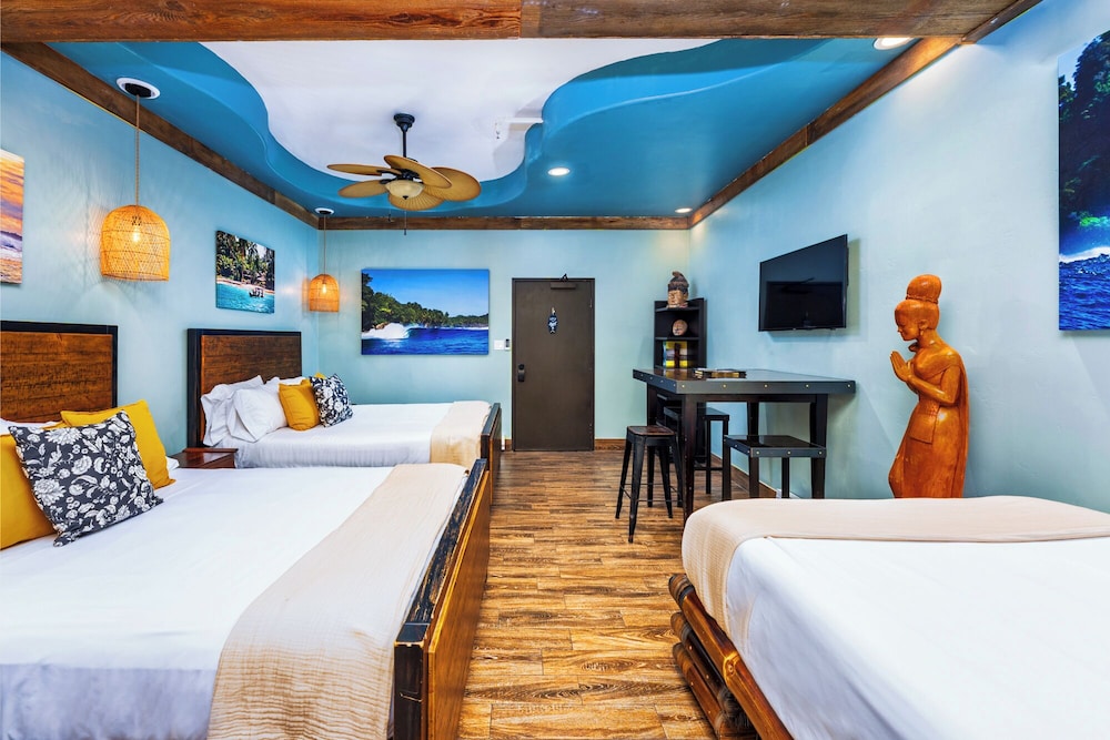 Nomads Hotel Near San Clemente Pier - photo 13