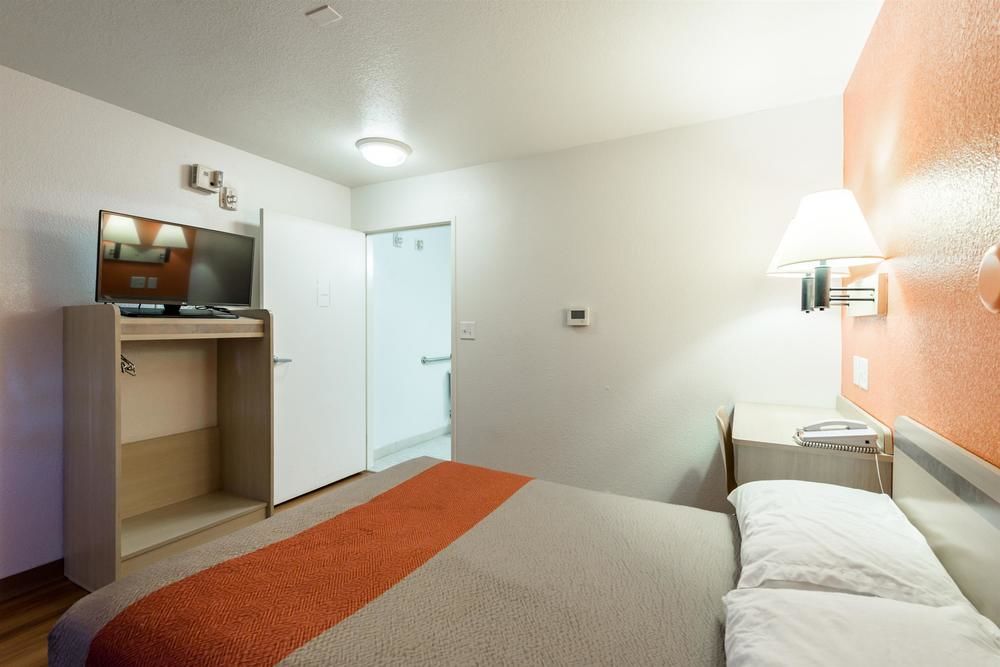 Motel 6 Reno West - photo 13