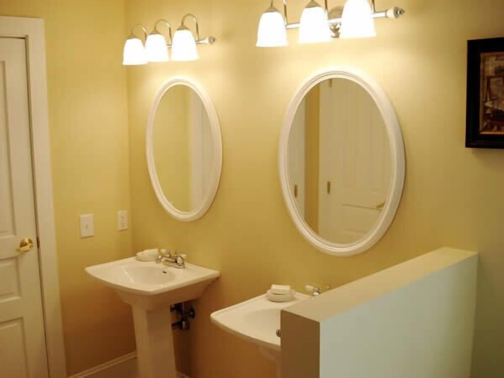 The Jefferson Inn - photo 13