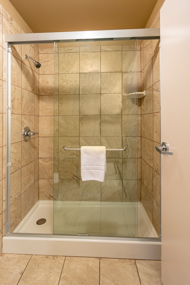 Landmark Suites - photo 19