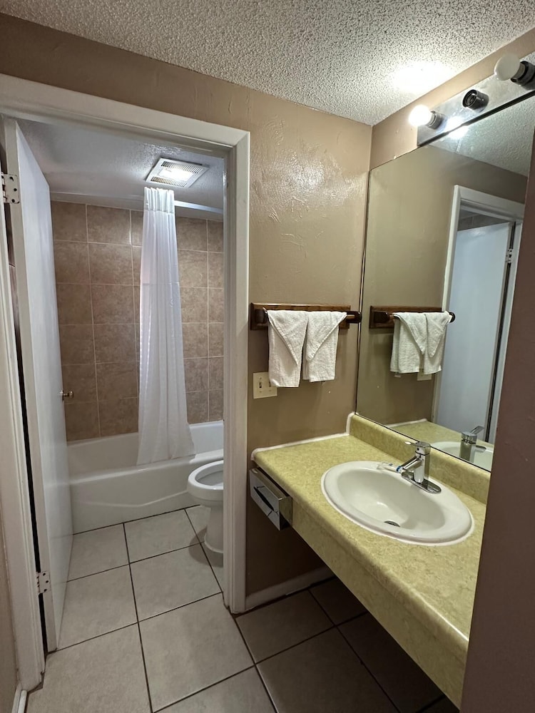 Americas Best Value Inn Franklin - photo 46