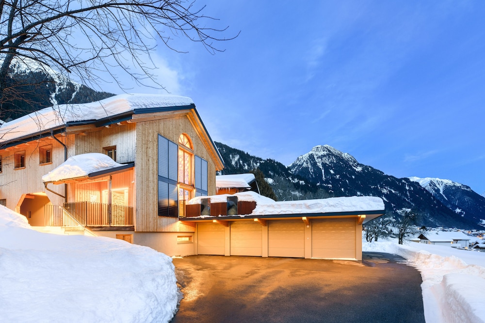 Wellness Chalet Deluxe by A Appartements — 5-Star Luxury Hotel in Sankt Gallenkirch, Austria